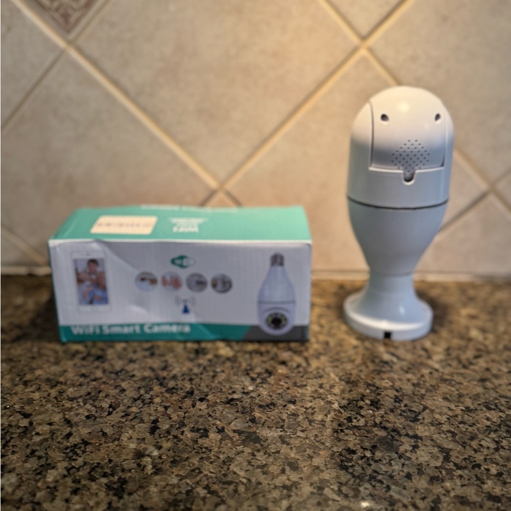 White WiFi Smart Camera - Picture 4 of 4